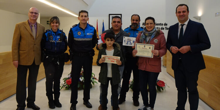 El dibujo de Tiago Pérez ilustra las postales de Navidad de la Policía Local