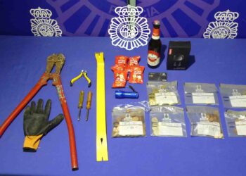 Dos varones detenidos por robo con fuerza en un establecimiento de la calle Conde Cabarrús