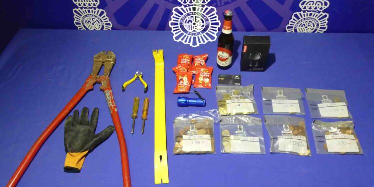 Dos varones detenidos por robo con fuerza en un establecimiento de la calle Conde Cabarrús