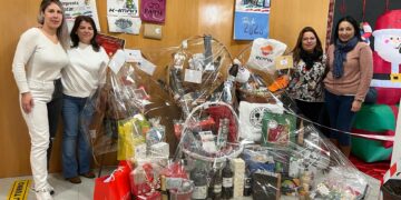 ‘La Blasa’, la gran cesta navideña del ampa del colegio San Blas espera al ganador