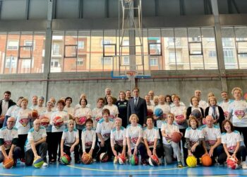 Los mayores encestan su ilusión en el entrenamiento de la jornada ‘Supersenior’