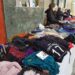 Las mujeres de Cabrerizos desafían al frío y sacan el mercadillo solidario a la calle a favor de los afectados por la guerra de Ucrania