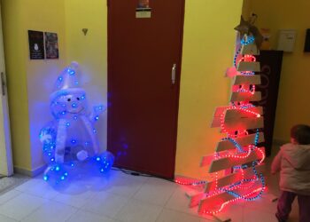 Vuelven los concursos de microrrelatos y mini árboles de Navidad para despertar la creatividad de los vecinos