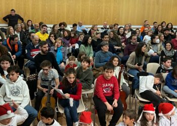 Los alumnos de los cursos de música muestran sus dotes sobre el escenario en el tradicional Concierto de Navidad
