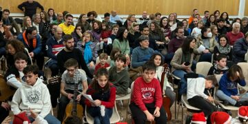 Los alumnos de los cursos de música muestran sus dotes sobre el escenario en el tradicional Concierto de Navidad