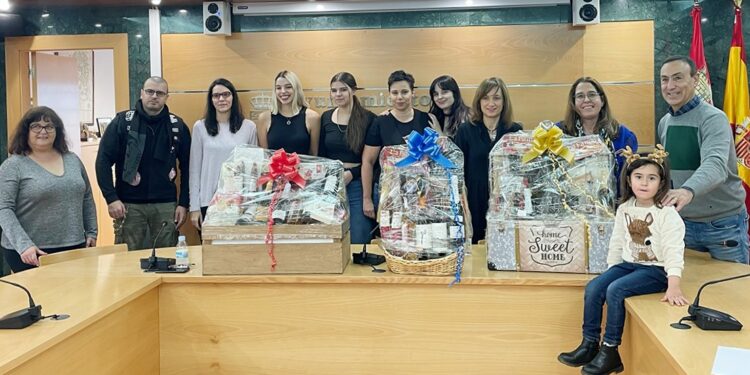 Los concursos de decoración navideña de escaparates y de balcones, jardines y fachadas ya tienen ganadores