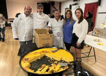 Más de 300 huevos y 24 kilos de patatas para la mega tortilla solidaria a favor de Ucrania