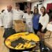 Más de 300 huevos y 24 kilos de patatas para la mega tortilla solidaria a favor de Ucrania