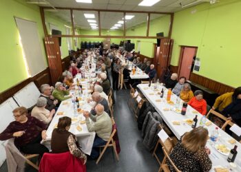 La comida navideña reúne a 130 mayores de Villamayor