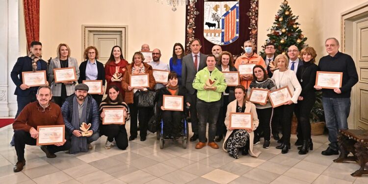 Reconocimiento a 20 personas y entidades por su labor y compromiso con el voluntariado