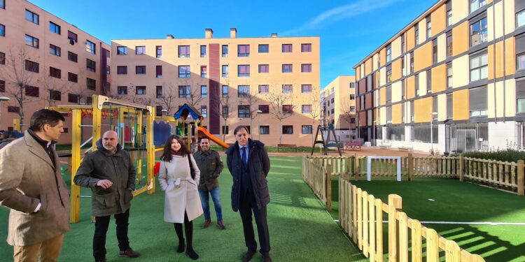 Inversión de 207.800 euros para mejorar varias plazas y parques del Zurguén