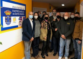 La asociación de comerciantes ‘¡Quédate en Santa Marta!’ dinamizará las compras navideñas con la 2ª Feria de Navidad y su tradicional sorteo de los 1.000 euros