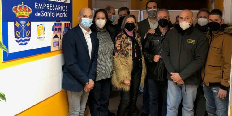 La asociación de comerciantes ‘¡Quédate en Santa Marta!’ dinamizará las compras navideñas con la 2ª Feria de Navidad y su tradicional sorteo de los 1.000 euros