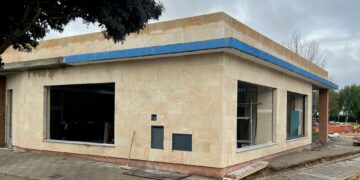 El nuevo edificio de la cafetería de las piscinas municipales estará terminado el día 31
