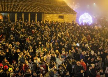 Los Reyes Magos derrochan magia e ilusión a los miles de niños reunidos en las calles del alfoz