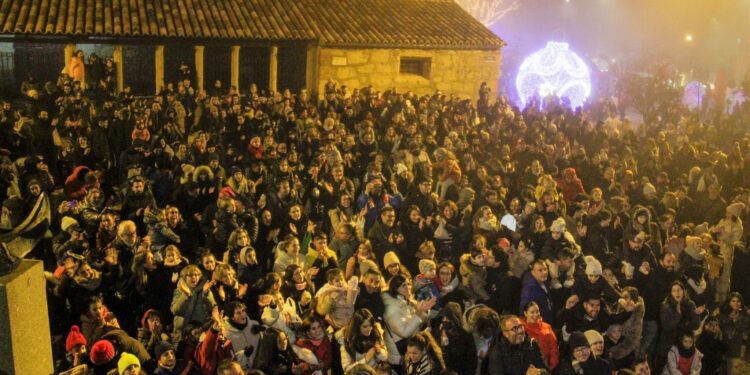 Los Reyes Magos derrochan magia e ilusión a los miles de niños reunidos en las calles del alfoz
