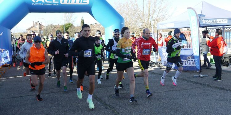 Alberto Benito y María Gómez se alzan con la V Carrera ‘Kilómetros Solidarios’ de Carbajosa