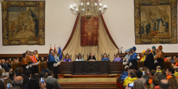 La USAL celebra la festividad de Santo Tomás con la lección magistral de la investigadora María Victoria Mateos y la investidura de los nuevos doctores