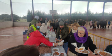Más de 300 vecinos se reúnen para disfrutar de la matanza, la degustación de chichas y las actividades infantiles
