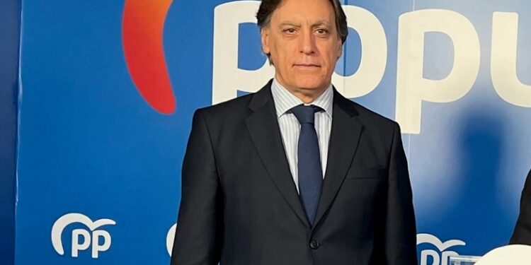 El PP revalida a Carlos García Carbayo como candidato a la Alcaldía