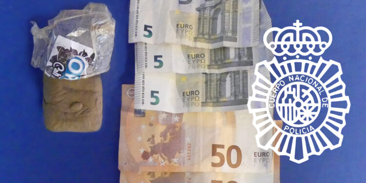 Detenido tras sufrir un accidente, dar positivo en estupefacientes y llevar 48 gramos de hachís