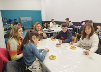 Éxito del novedoso taller de elaboración de roscones de Reyes