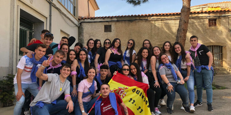 Los Quintos de Villares celebran el sábado su fiesta con la carrera de cintas y discoteca móvil