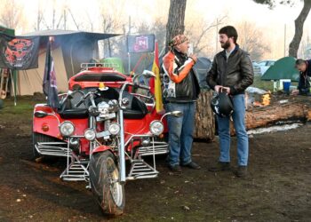García-Gallardo visita a los participantes en la concentración motera Pingüinos