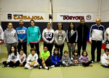 Deporte y diversión, unidos en la jornada de judo en familia para despedir las fiestas navideñas