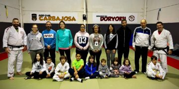 Deporte y diversión, unidos en la jornada de judo en familia para despedir las fiestas navideñas