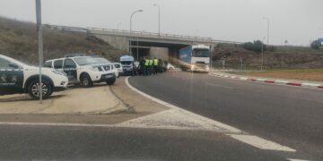 Espectacular control de la Guardia Civil en la rotonda de Buenos Aires