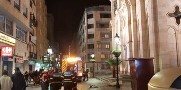 Un incendio en un puesto de castañas en la calle Toro moviliza a los bomberos