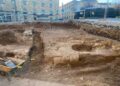 Las obras de mejora del pavimento descubren restos arqueológicos en la Plazuela de San Bartolomé