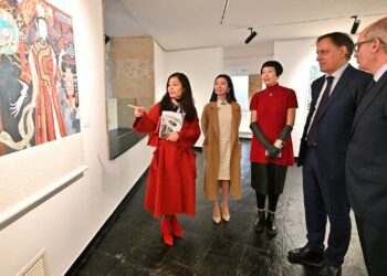 Salamanca acoge la primera exposición de la artista china Long Beini en España