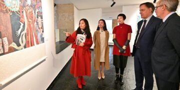 Salamanca acoge la primera exposición de la artista china Long Beini en España