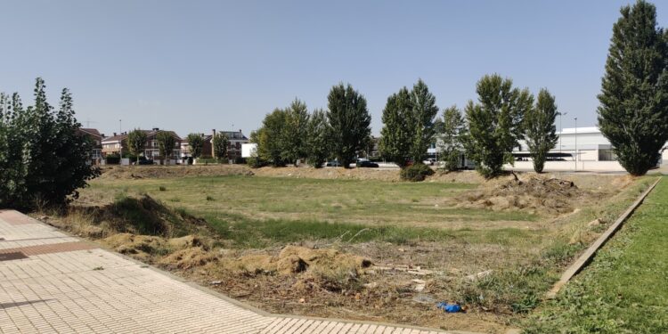 La Junta saca a licitación el proyecto para construir 27 viviendas protegidas para jóvenes frente a La Fontana