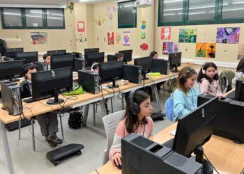 Una veintena de niños participan en los talleres de apoyo escolar organizados por el Ayuntamiento