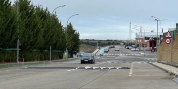 Los nuevos pasos sobreelevados continúan las actuaciones para reordenar el tráfico y seguir impulsando la renovación del polígono industrial