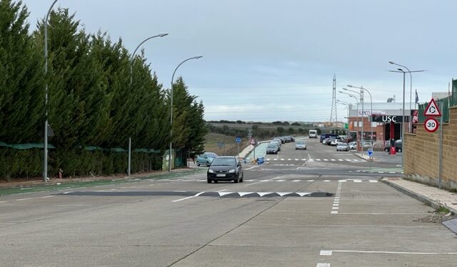 Los nuevos pasos sobreelevados continúan las actuaciones para reordenar el tráfico y seguir impulsando la renovación del polígono industrial