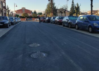 Avanzan los trabajos de asfaltado de diferentes vías como carretera de Naharros, Fontanica o Monseñor Romero