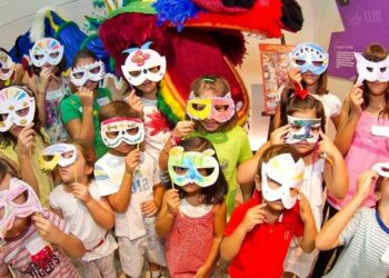 Talleres de cocina, de gafas, cuentacuentos, semicolonias y una gran fiesta de disfraces completan las actividades infantiles de Carnaval