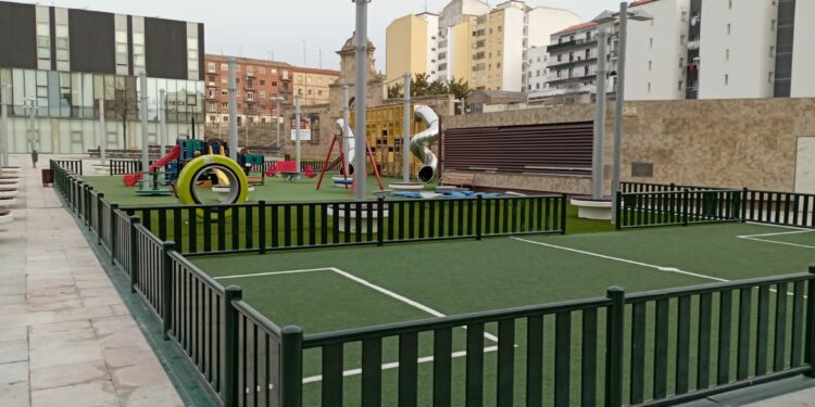Nuevos y modernos elementos para la zona infantil de la Plaza de la Concordia
