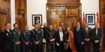 Jorge García, soldado del Regimiento de Ingenieros, recibe la Medalla al Mérito de la Protección Civil por salvar la vida a una persona en parada cardiorrespiratoria