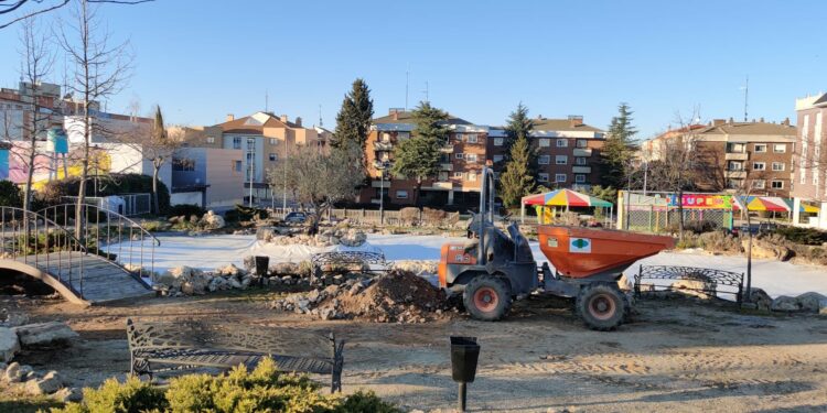 A punto de finalizar las obras de impermeabilización del estanque del parque de Las Nieves