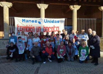 Más de 50 voluntarios han colaborado con la 'Operación Bocata'.