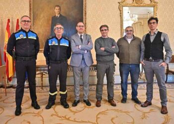 La nueva ordenanza de taxis simplifica la tramitación de licencias, limita a 12 años la antigüedad de los vehículos y exige su conexión con Policía Local