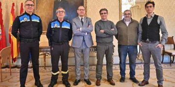 La nueva ordenanza de taxis simplifica la tramitación de licencias, limita a 12 años la antigüedad de los vehículos y exige su conexión con Policía Local