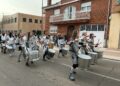 La batucada y el pasacalles marcan el ritmo del Carnaval en Carbajosa