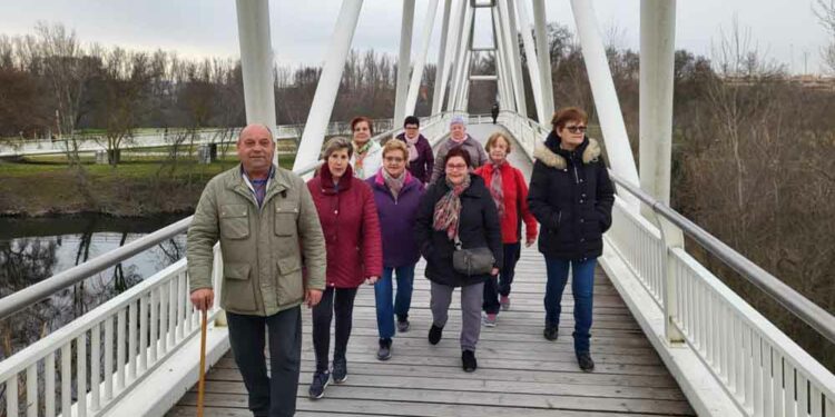 Paseos saludables por la Isla del Soto para mantener la actividad de los mayores