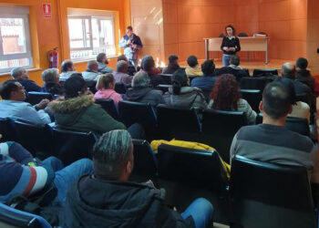 Los programas formativos de albañilería, madera y corcho y pintura industrial formarán a 32 personas para acceder al mercado laboral